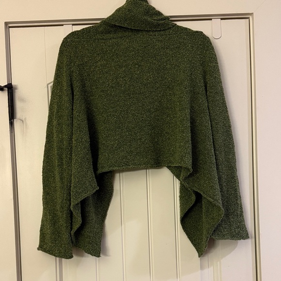 Cropped Sweater - Picture 4 of 4